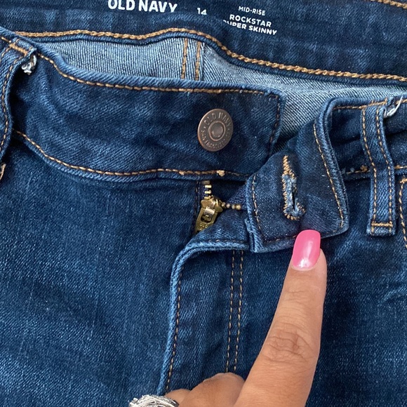 Old Navy Plus Size Mid-Rise Rockstar Super-Skinny Jeans - Picture 4 of 11